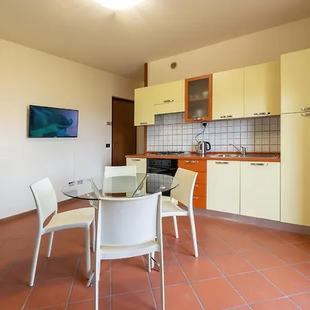 Host4u - Marge Beautiful With Pool And Private Parking In Padenghe Del Garda Apartment Padenghe sul Garda
